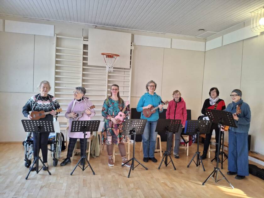 Ukuleidit harjoittelemassa.