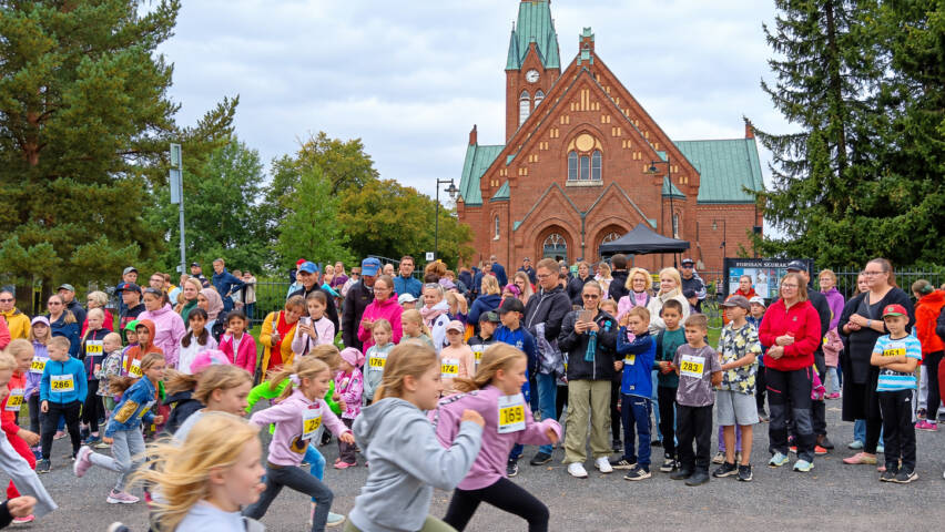 Koululaisten artikkelikuva.