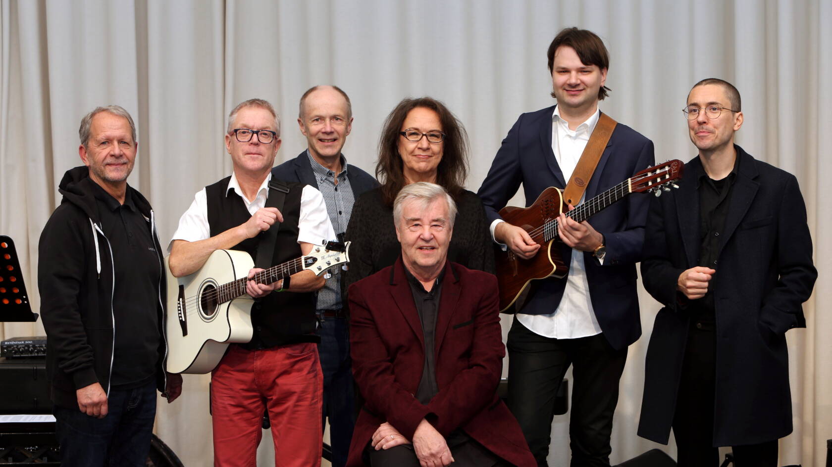 Elvis is Back -konsertin soittajat.